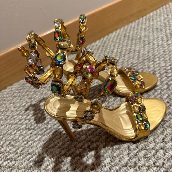 AZALEA WANG LOURDES GOLD EMBELLISHED RHINESTONE COIL heals - Picture 6 of 7